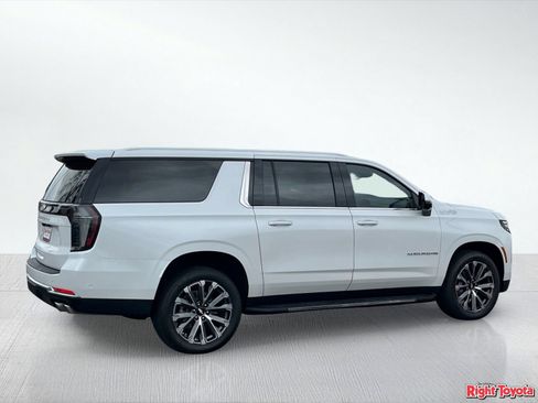 Used 2025 Chevrolet Suburban High Country AWD/4WD image 5