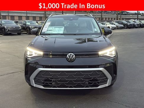 New 2026 Volkswagen Taos SE FWD image 8
