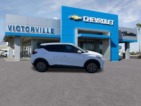Used 2021 Nissan Kicks SV FWD image 4