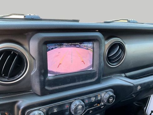 Used 2018 Jeep Wrangler Unlimited Sport S AWD/4WD image 25