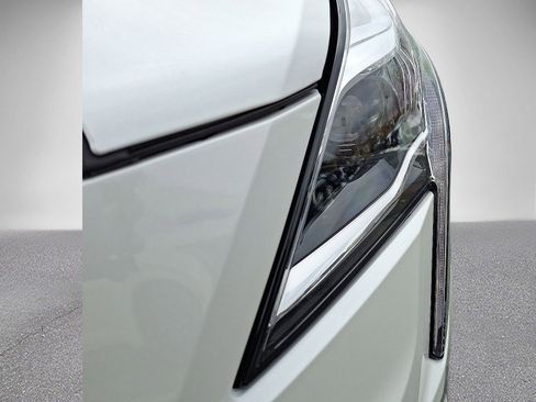 New 2026 Cadillac XT5 Luxury image 8