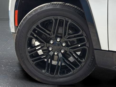 Used 2024 Jeep Wagoneer Series II image 29