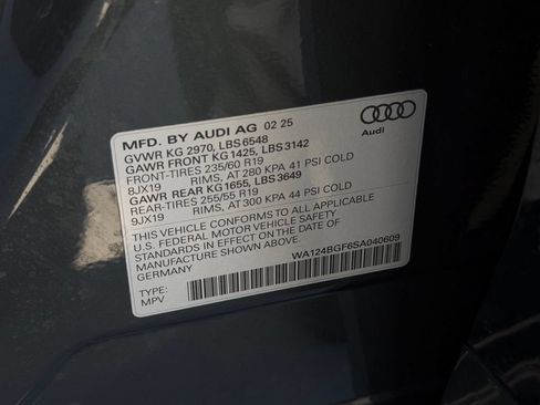 Used 2025 Audi Q6 e-tron Premium Plus w/ Premium Plus AWD/4WD image 38