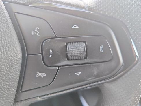 Used 2025 Chevrolet Trax LT FWD image 16