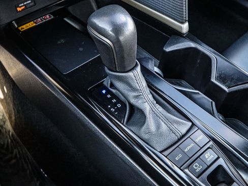 Used 2025 Toyota Camry SE image 34