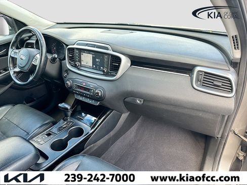 Used 2019 Kia Sorento SX image 15