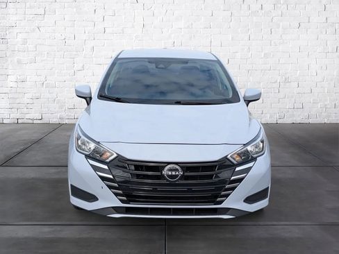 Used 2023 Nissan Versa SV image 3