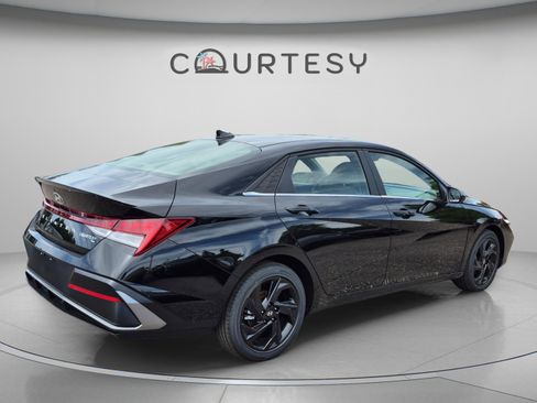 New 2026 Hyundai Elantra SEL Sport Premium FWD image 5