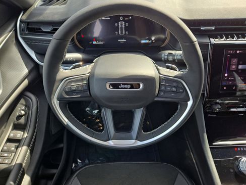 New 2025 Jeep Grand Cherokee Altitude image 16