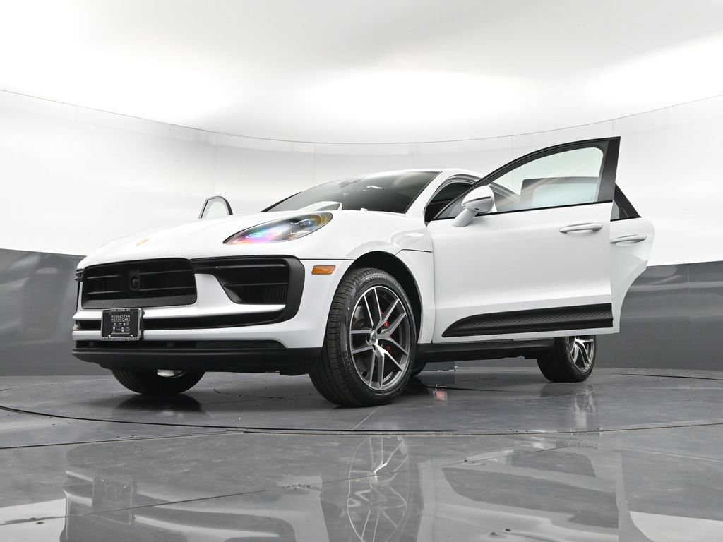 Certified 2024 Porsche Macan S AWD/4WD image 37