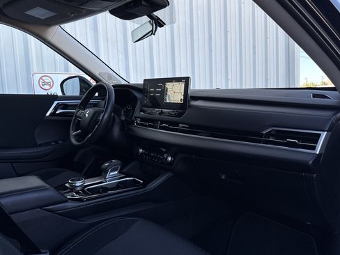 Used 2025 Mitsubishi Outlander ES image 41