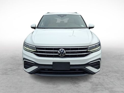Used 2022 Volkswagen Tiguan SE w/ Panoramic Sunroof Package image 8