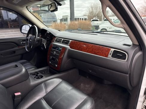 Used 2011 Chevrolet Avalanche LT w/ Luxury Package image 25