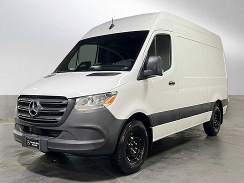 Used 2025 Mercedes-Benz Sprinter 2500 image 7