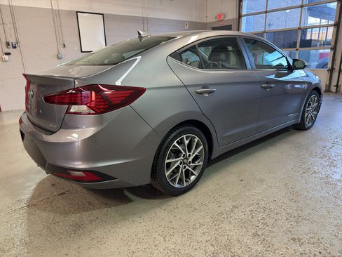 Used 2019 Hyundai Elantra Limited FWD image 6