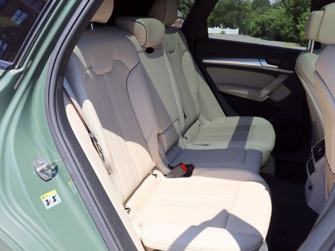 Used 2024 Audi Q5 2.0T Premium Plus w/ Premium Plus Package AWD/4WD image 18