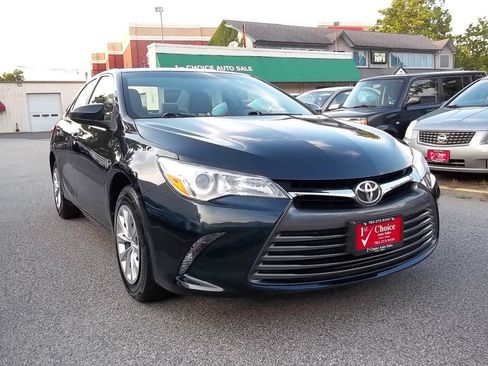 Used 2017 Toyota Camry LE FWD image 5