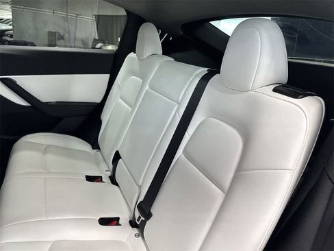 Used 2022 Tesla Model Y Long Range image 22