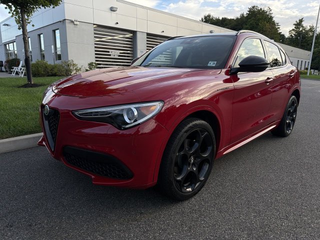 Used 2023 Alfa Romeo Stelvio Estrema AWD/4WD image 4