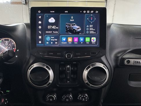 Used 2013 Jeep Wrangler Unlimited Rubicon AWD/4WD image 23