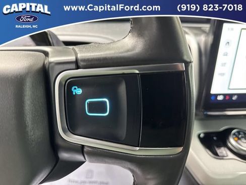 Used 2025 Ford Expedition Active AWD/4WD image 23