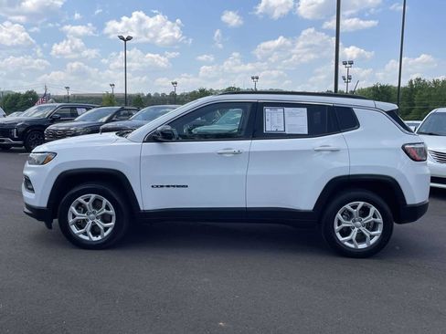 Used 2024 Jeep Compass Latitude AWD/4WD image 3