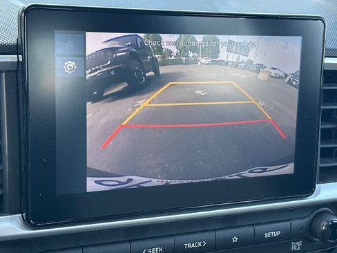 Used 2025 Hyundai Venue SEL FWD image 19