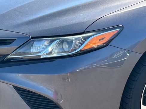Used 2020 Toyota Camry SE FWD image 11
