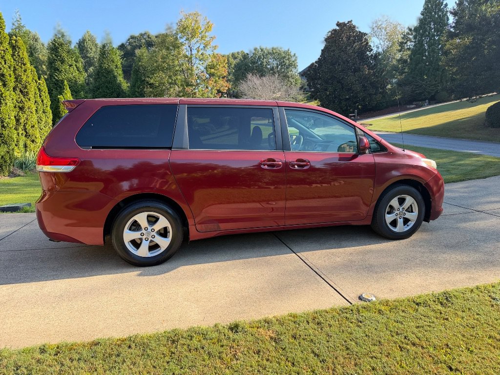 Used 2012 Toyota Sienna LE FWD image 5