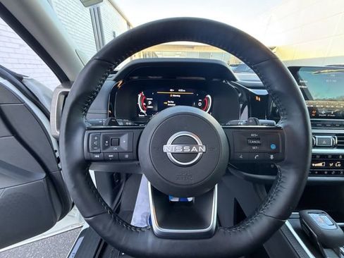 Used 2024 Nissan Pathfinder Platinum w/ Cargo Package image 11