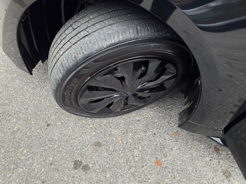 Used 2021 Toyota Corolla LE image 23