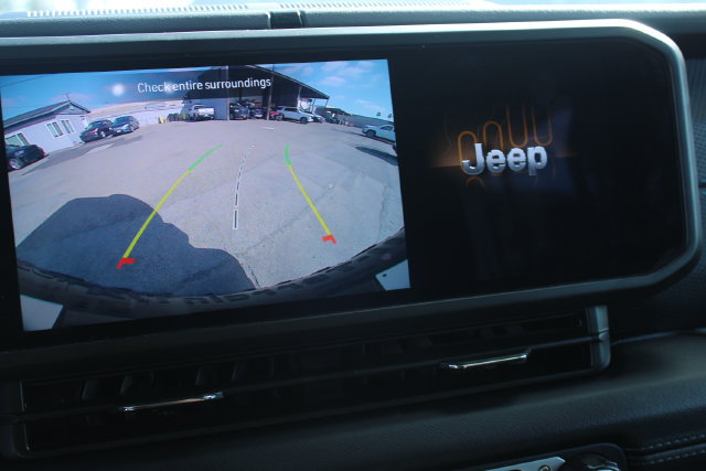 Used 2024 Jeep Wrangler Unlimited Rubicon 4xe AWD/4WD image 32