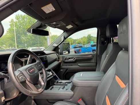 Used 2024 GMC Sierra 2500 AT4 w/ AT4 Preferred Package AWD/4WD image 17