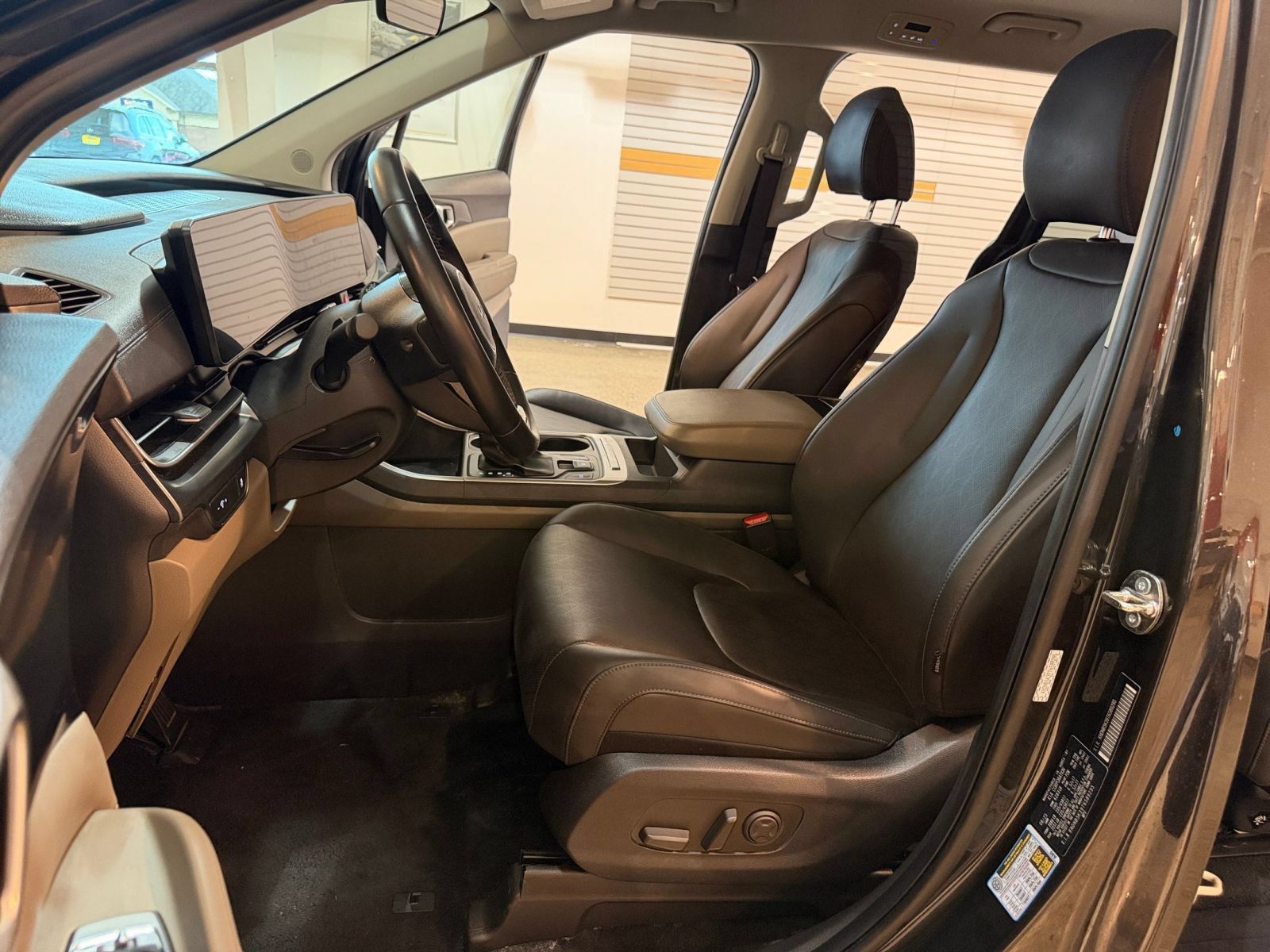 Used 2026 Kia Carnival FWD image 28