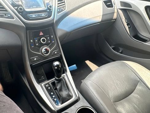 Used 2015 Hyundai Elantra Limited FWD image 19