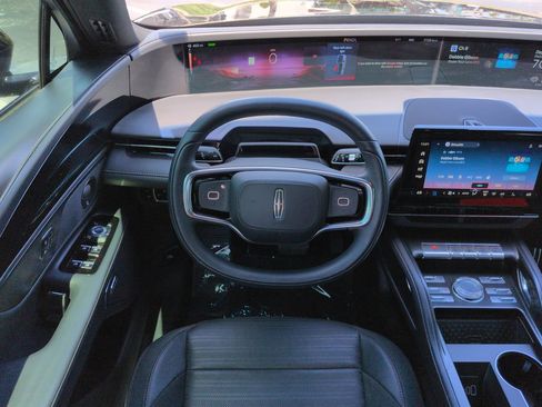 Used 2024 Lincoln Nautilus Reserve w/ Equipment Group 202A AWD/4WD image 16