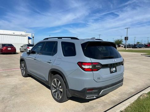 Used 2023 Honda Pilot Elite image 4