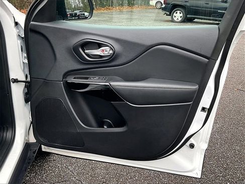 Used 2023 Jeep Cherokee Altitude Lux image 25