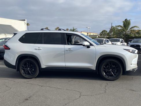 Used 2024 Toyota Grand Highlander FWD image 2