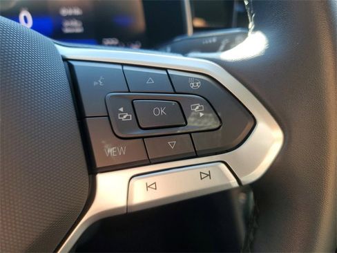 Certified 2025 Volkswagen Taos SE image 26