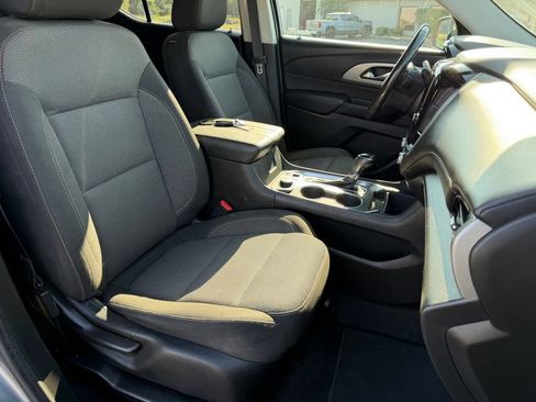 Used 2019 Chevrolet Traverse LT FWD image 18