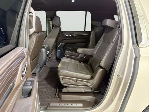 Used 2023 GMC Yukon XL Denali AWD/4WD image 24