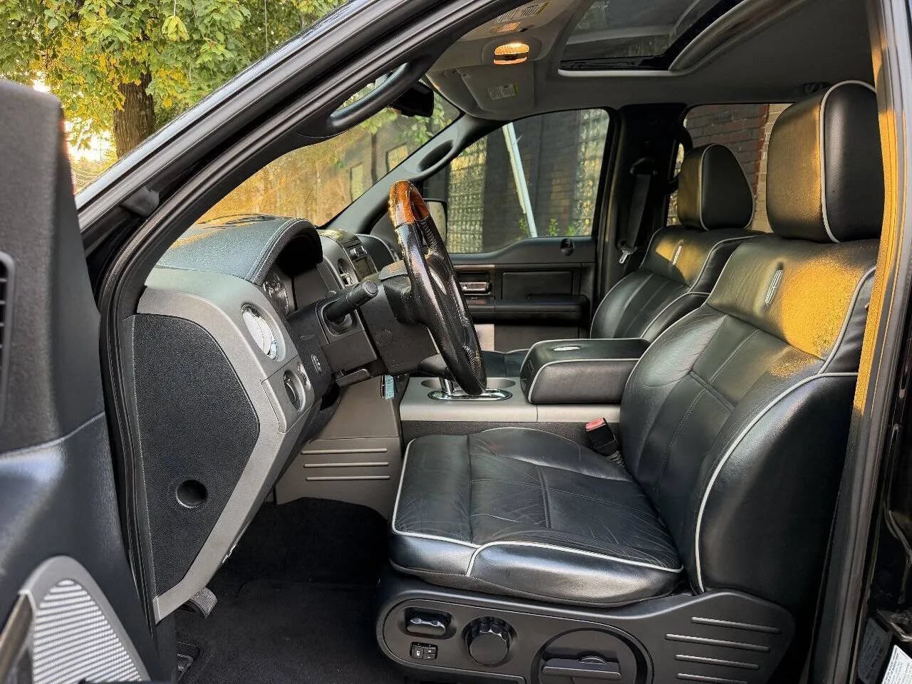 Used 2008 Lincoln Mark LT 4x4 image 27