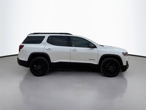 Used 2023 GMC Acadia SLT w/ Elevation Edition image 8