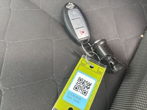 Used 2020 Nissan Kicks S image 24