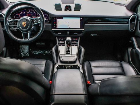 Used 2023 Porsche Cayenne w/ Premium Package AWD/4WD image 38