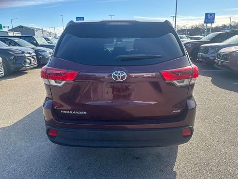 Used 2019 Toyota Highlander LE image 6