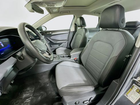 Used 2025 Volkswagen Jetta SE image 13