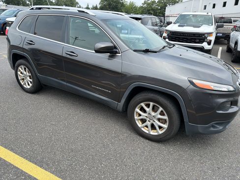 Used 2016 Jeep Cherokee Latitude AWD/4WD image 2