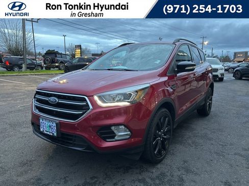 Used 2017 Ford Escape Titanium image 1